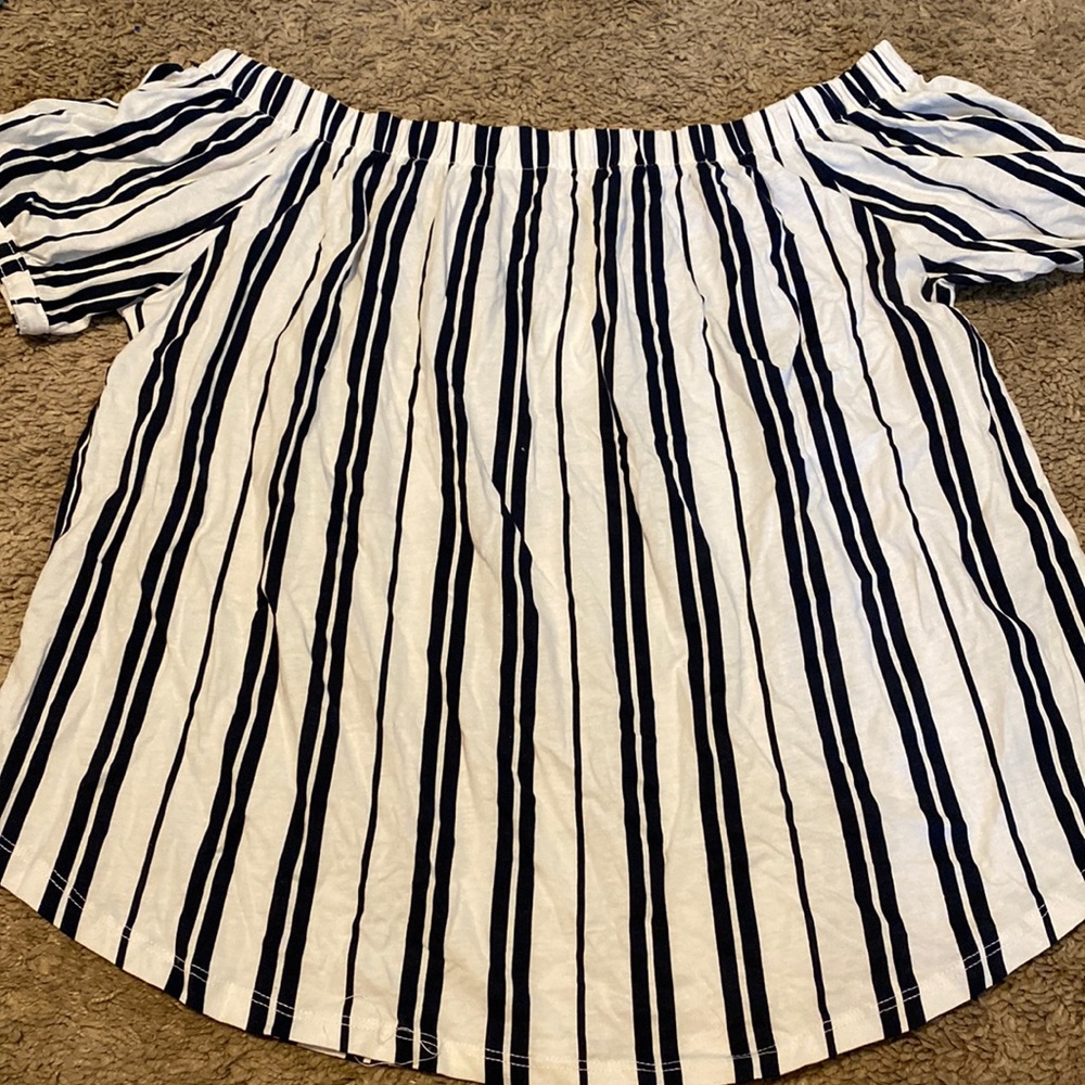 H &M shirt